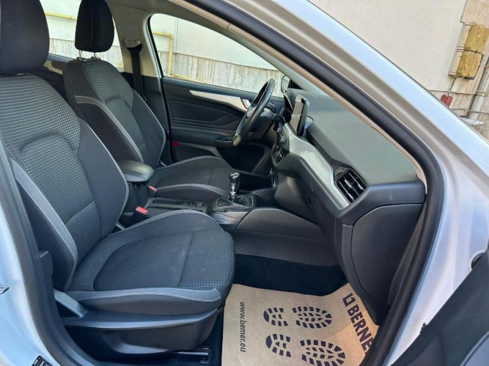 Ford Focus (19)